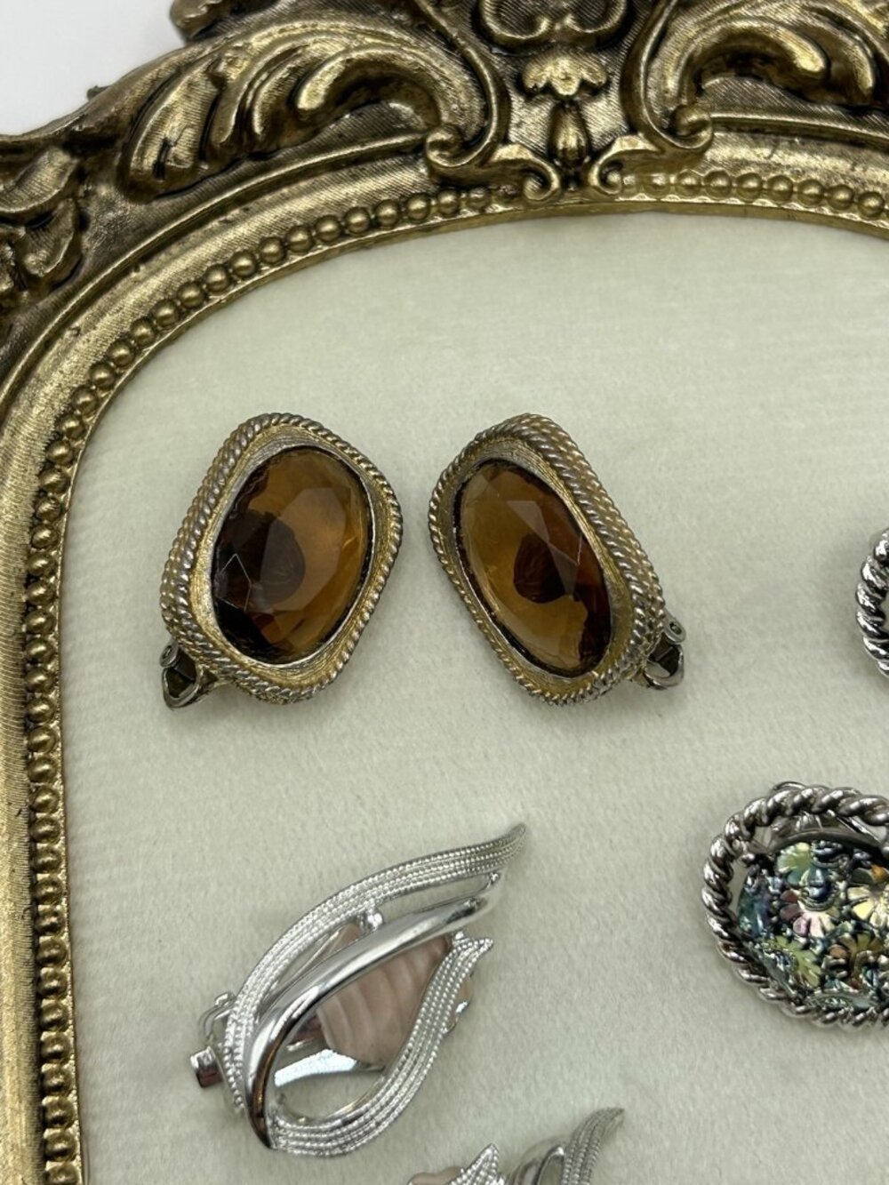Vintage Sarah Coventry Clip On Earrings Set of 4 Mixed Designs Jewelry Leaves - Picture 2 of 12